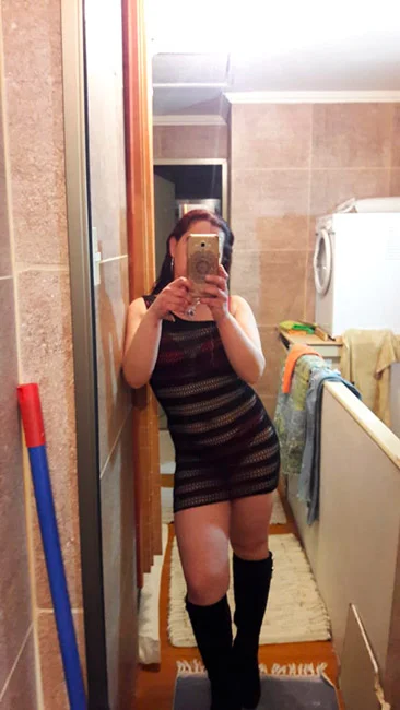 Linda escort madura en baño