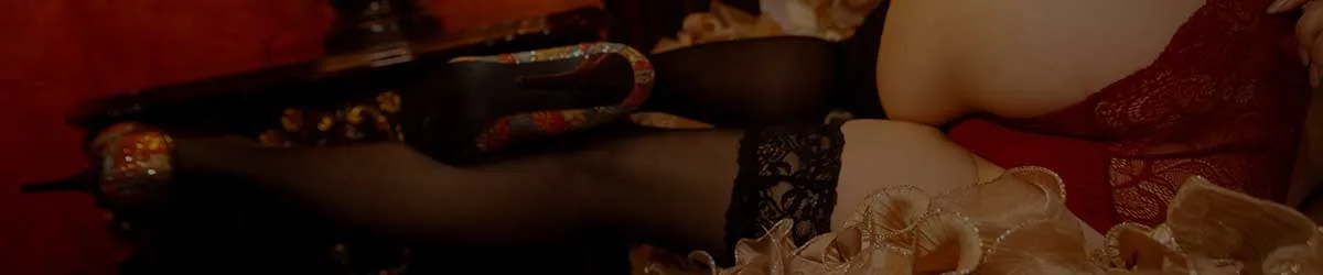 Banner lenceria erotica Medias oscuras y lenceria de color rojo muy sexy